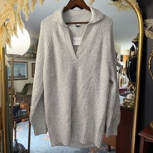 American Eagle NWT Light Gray V-Neck Soft Oversized Long Sleeve Knit Sweater